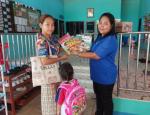 มอบหนังสือเสริมประสบการณ์การเรียนรู้ปฐมวัย ให้เด็ก/ผู้ปกครอง