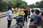 ร่วมตรวจสอบน้ำเน่าเสีย บริเวณคลองโพล้ หมู่ 13